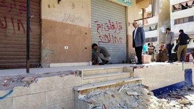  تنفيذ قرارات إغلاق لمحلات بدون ترخيص بدائرة عتاقة بالسويس