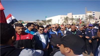 محافظ الجيزة ووزير الشباب يشاركون الطلاب ماراثون للجرى