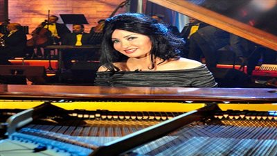 الليلة.. الفنان الكبير هاني شاكر ضيف النجمة لطيفة في 