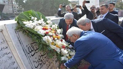 بالصور.. المنصورة تتزين بالزهور في عيدها القومي