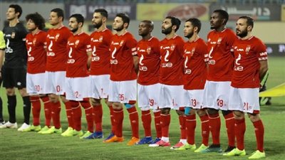 الأهلي يُمدد عقدي «معلول» و«نيدفيد»