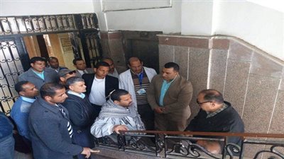 محافظ الفيوم يؤدي واجب العزاء لأسرة دار الرماد 