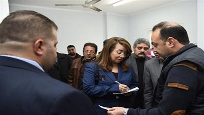 غادة والي تواصل زياراتها المفاجئة وتزور مكتب تأمينات المنشية