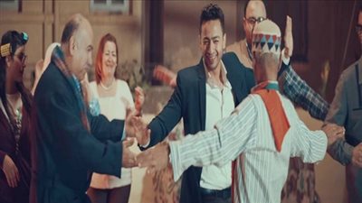 أسرار أغنية أشرب شاي لحمادة هلال.. 2 مليون مشاهدة في ساعات معدودة.. وهؤلاء أصحاب فكرة الكليب