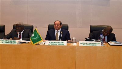 الرئيس السيسي يجتمع مع القيادات العليا بمفوضية الاتحاد الأفريقي