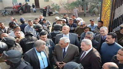 بالصور.. شاروبيم يقطع جولة ويتفقد موقع انهيار سقف احد المساجد بالدقهلية