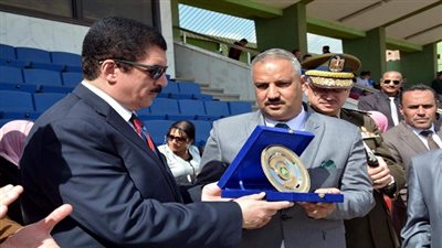 مرزوق يعطي إشارة بدء بطولة الجمهورية تحت ١٦ سنة لألعاب القوى بنين وبنات