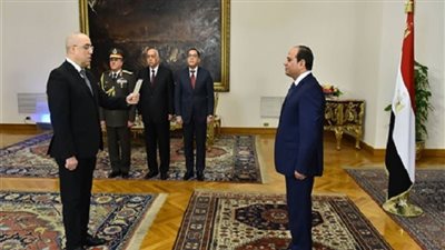 وزير الإسكان يثير جدل النواب.. ومروان: لم يؤد اليمين حتى الآن