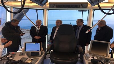 بالصور.. رئيس موانىء البحر الاحمر  يعاين مواصفات القاطرات البحرية المخصصة  للبتروكيماويات بالسخنة 1