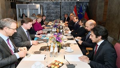 الرئيس السيسي يلتقى المستشارة الألمانية بميونيخ