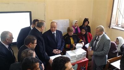  محافظ القاهرة يشهد حفل تسليم التابلت لطالبات مدرسة السنية الثانوية للبنات 