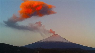 بركان ضخم على وشك الانفجار في أمريكا.. والحكومة ترفض تحذير المواطنين