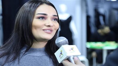 بالصور.. راندا البحيري تشيد بالتصميمات الجديدة لـ 