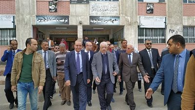 وزير التربية والتعليم يتابع استخدام الطلاب للتابلت بمدارس بورسعيد 
