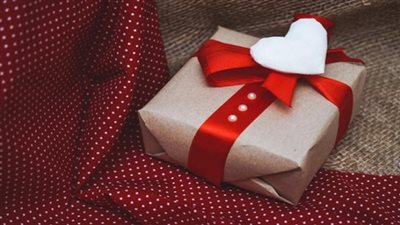 على حسب الأبراج.. تعرف على هدية عيد الحب