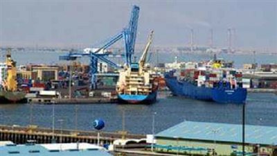 تداول 370 شاحنة  بضائع و46 سيارة بموانىء البحر الاحمر