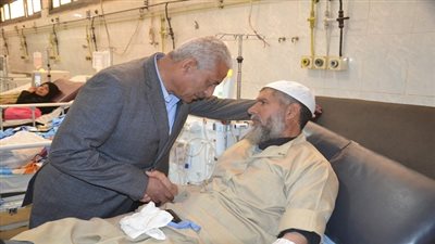  بالصور.. المحافظ يتفقد مبني الغسيل الكلوي بمستشفي السويس العام