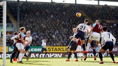 توتنهام يخسر أمام بيرنلي بمشاركة كين