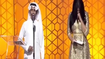 شاهد| معاكسة شعرية لفنانة شهيرة.. ماذا حدث؟