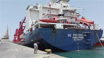 تداول 383 شاحنة بضائع و25 سيارة بموانىء البحر الاحمر