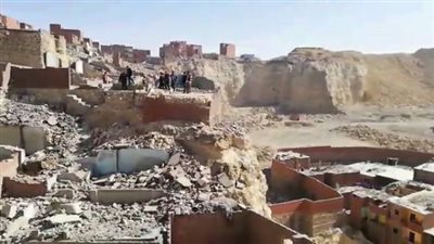 سقوط صخرة بمنطقة الدويقة بمنشأة ناصر ولم تحدث خسائر