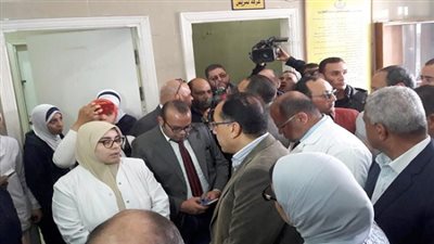 رئيس الحكومة غاضب من المسؤولين بمستشفى السويس .. والسبب
