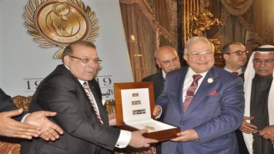 بالصور.. سمير الاسكندرانى يشدو بباقة من اجمل اغانيه باحتفالية تكريم ابطال الدفعة 54 حربية على المحور