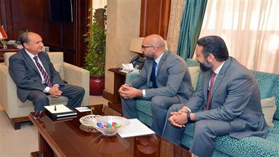 وزير التجارة يبحث مع المدير الإقليمي لشركة عالمية زيادة استثماراتها بمصر والتصدير لإفريقيا
