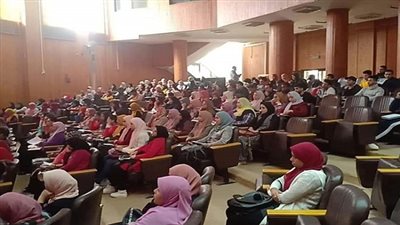 200 طالب يشاركون في ندوة ريادة الأعمال وثقافة السلامة بالإسماعيلية