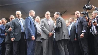 مدبولي يتابع مع والي إجراءات البحوث الاجتماعية لضحايا حريق محطة مصر