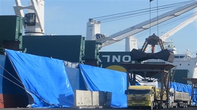 اليوم.. تداول 488 شاحنة بضائع و54 سيارة بموانىء البحر الاحمر