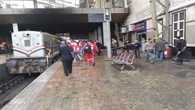 بالصور.. الهلال الأحمر المصري يشارك في تقديم الدعم النفسي للمصابين وأسر ضحايا حادث قطار محطة مصر