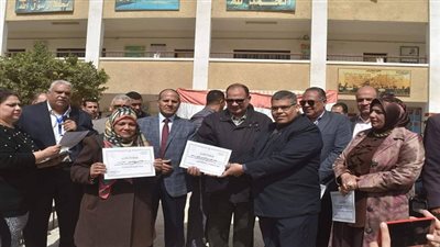 محافظ الفيوم يشهد خطة الإخلاء والتعامل مع الأزمات الطارئة بمدرسة الثانوية بنات