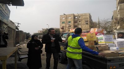 عمرو الليثى يحقق حلم سيدة ويهديها مشروع بقالة ببرنامج واحد من الناس