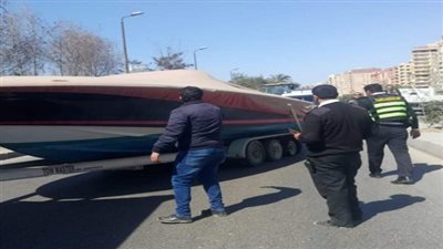 نائب المحافظ: التحفظ علــى لنش بطول 100 متر يحتل نهر الطـريق بالمعصرة 