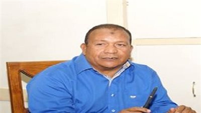 رئيس امناء التعليم بالسويس يطمئن الطلاب على تابلت الوزارة الذى تم اختراقه