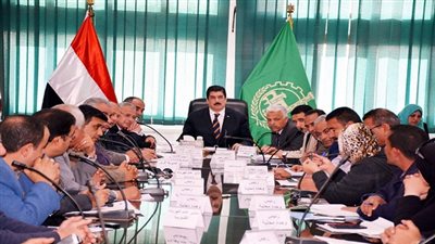 مرزوق يعقد يبحث تفعيل المشاركة المجتمعية لتوصيل خدمة الصرف الصحي لقرى المحافظة