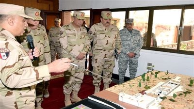 وزير الدفاع والإنتاج الحربي يتفقد أحد تشكيلات قوات الدفاع الجوى 