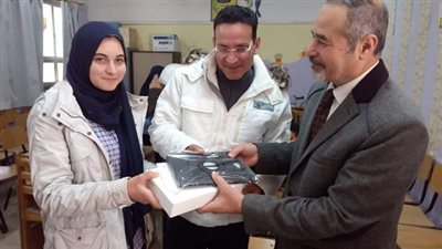 استخدام كثيف لأجهزة التابلت لطلاب المدارس بالجيزة