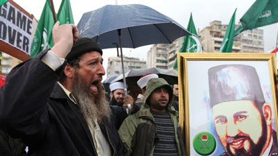 أحد أفراد الأسرة الحاكمة بقطر يكشف سر استخدام الدوحة للإخوان