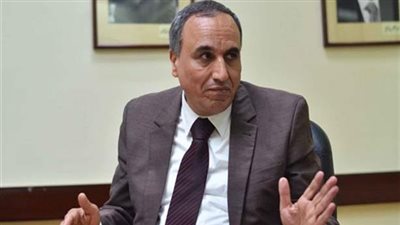 نقيب الصحفيين يهنئ أبو شقة بمئوية الوفد