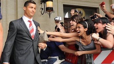 رونالدو يحتفل مع 60 فتاة.. ماذا فعل؟