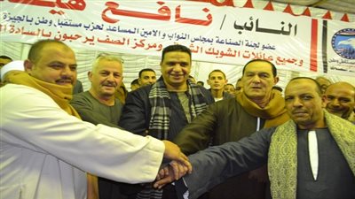 بالصور.. النائب نافع هيكل يعقد جلسة صلح بين عائلتي بالصف