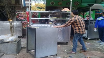 حملة لغلق وتشميع المحلات المخالفة بالمعادي