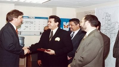 بالصور.. حكيم يحصل علي مفتاح ولاية نيو جيرسي