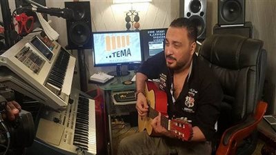 أشرف سالم لـ٩٠٩٠: كنت شاهد على خناقة عمرو دياب وحميد الشاعري