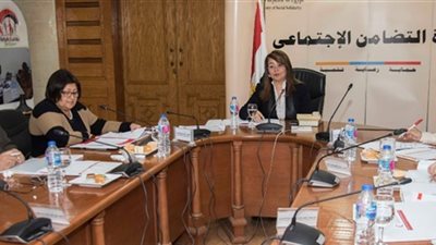 اجتماع لمجلس ادارة جمعية الهلال الاحمر برئاسة غادة والي 