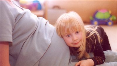 للحوامل.. هذا التصرف يصيب ابنك بمرض خطير