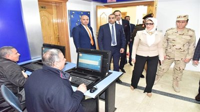 وزيرة الصحة تتفقد لجان اختبارات الفرق الطبية العاملة بالتأمين الصحي
