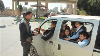 استمرار حملات الكشف عن المخدرات بين سائقى الحافلات المدرسية بالمنيا  